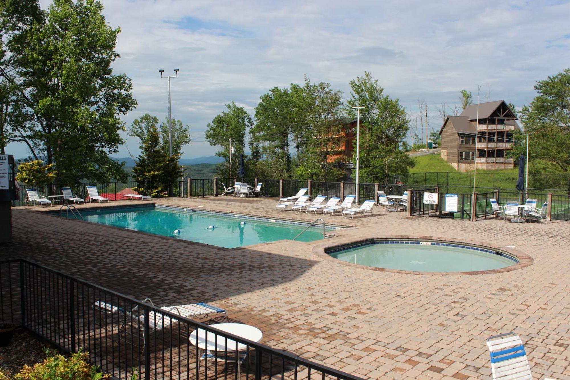 Heavenly View - Bear Themed Cabin, Hottub, Dog-Friendly, Near 개틀린버그 외부 사진